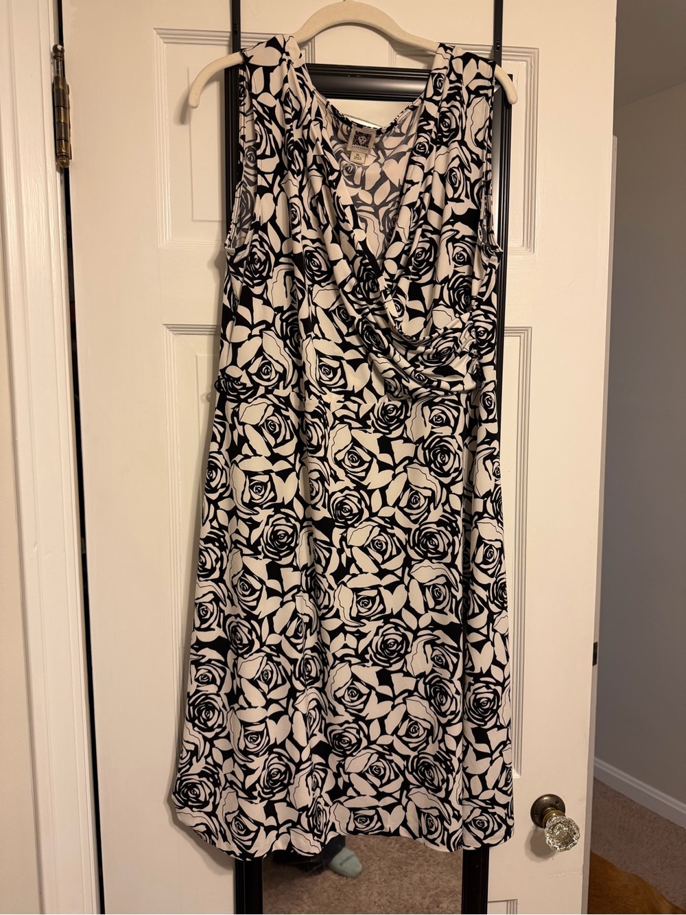 Anne Klein Sleeveless Black & White Rose Print Dress